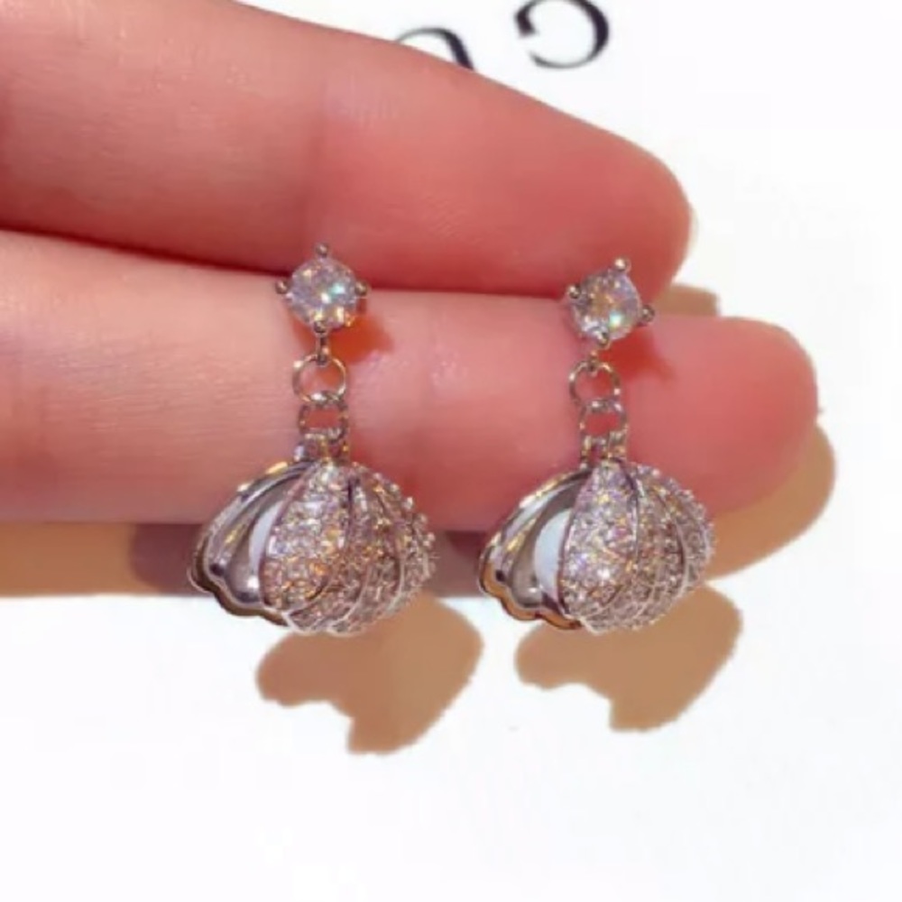 🆕925 Suprise Inside Pearl Shell CZ Earrings